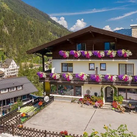 Bed and breakfast St.leonhard 3*