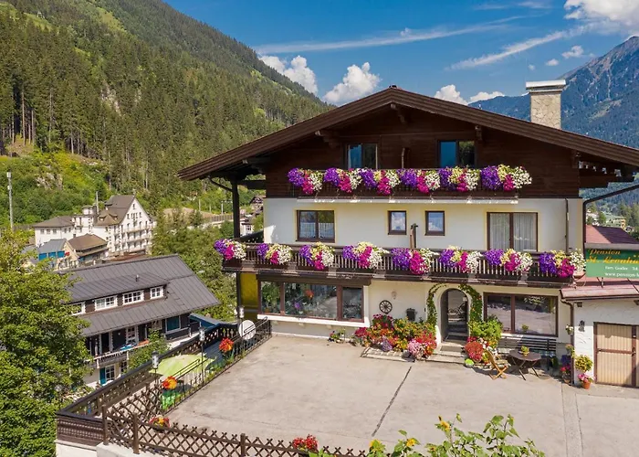 לינה וארוחת בוקר St.leonhard 3*