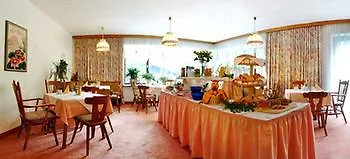 לינה וארוחת בוקר St.leonhard