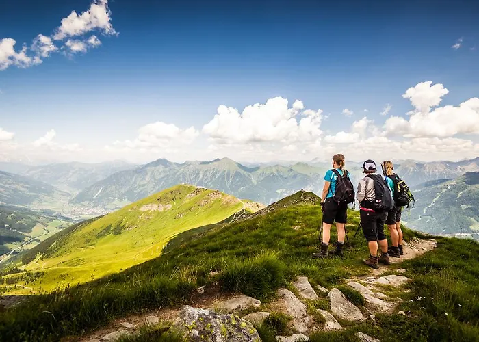 לינה וארוחת בוקר St.leonhard