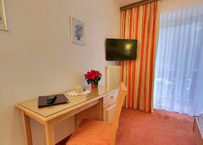 לינה וארוחת בוקר St.leonhard