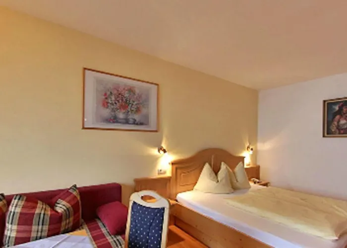 לינה וארוחת בוקר St.leonhard